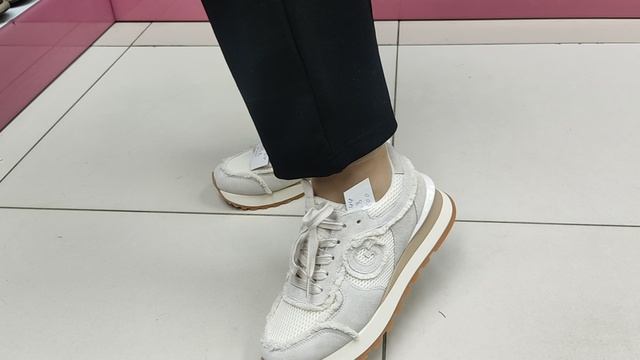 VID_2025_03_03_19_15_26_2188379405805897115390