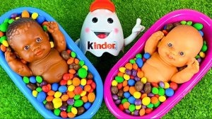 Мультики для малышей. Смешиваем конфеты Эмэндэмс в ванной. Детские мультики смотреть онлайн