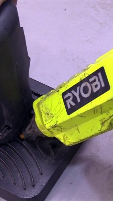 Полезная самоделка из нерабочего шуруповерта. смотреть онлайн