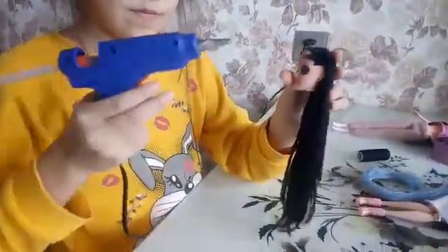 Как сделать волосы для куклы из ниток.