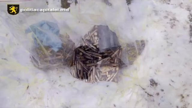 В парке на Рышкановке обнаружен тайник с боеприпасами смотреть онлайн