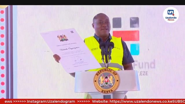 Ruto Breaks Protocol, Asks A Fundi To Use The President's Podium смотреть онлайн