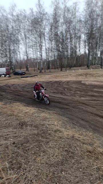 мотокросс в одно лицо.