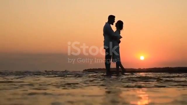 Joyful couple having fun spending leisure time at park смотреть онлайн