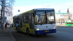 Автобус НефАЗ-5299-20-32 борт. №1015 маршрут 28 на остановке "Площадь Труда"