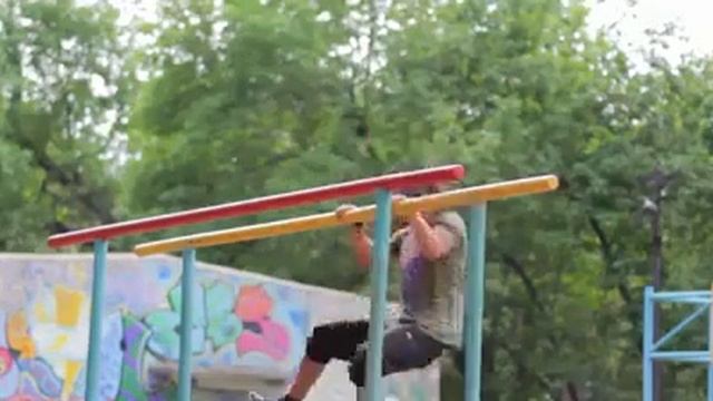 Incredible strength and balance! смотреть онлайн