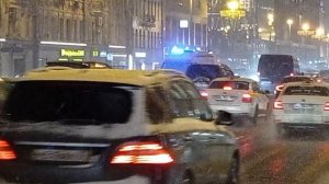 Скорые с сиреной в центре Москвы.