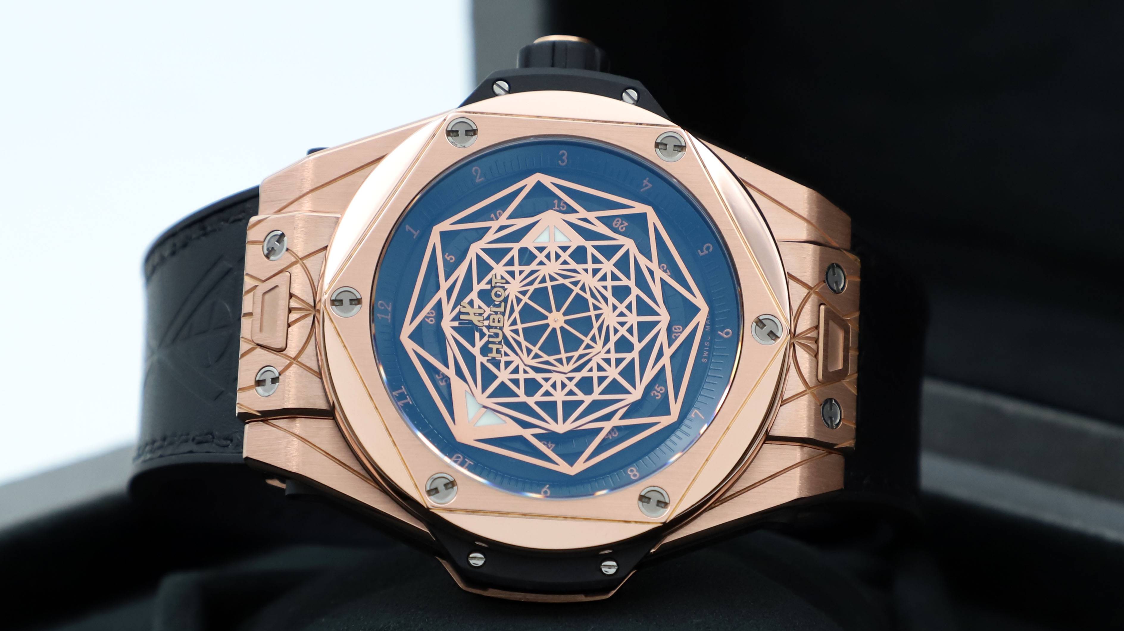 Hublot Big Bang Sang Bleu King Gold 45 mm 415.OX.1118.VR.MXM17 смотреть онлайн