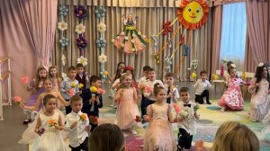 Танец с цветами « Мама милая моя"
