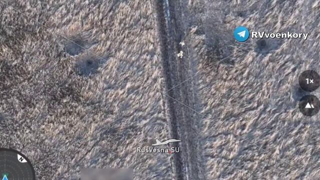 Кадры уничтожения ВСУшника прямым попаданием сбросом в голову оператором БпЛА 108 полка ВДВ, 2023 смотреть онлайн