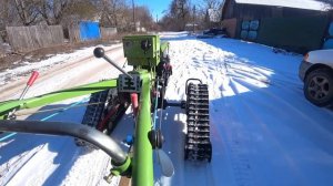 Как поворачивает тяжёлый мотоблок на гусянках Крутец.