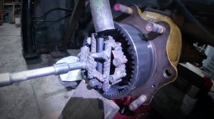 Как заменить сальник бортового редуктора