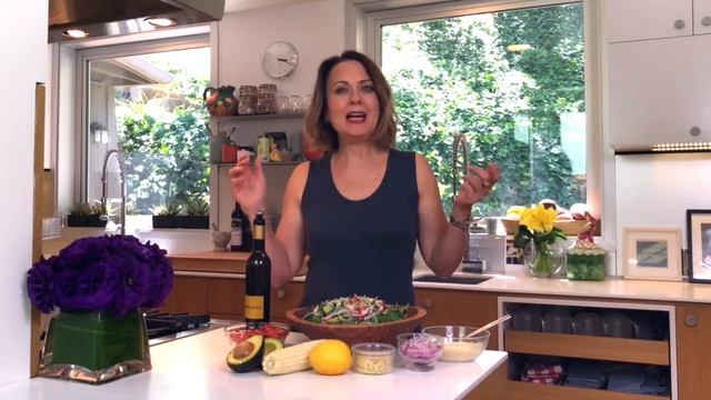 Salad A Day, Doctor Away | Mary’s Go-To Salad Recipe | Smart Eating Show смотреть онлайн