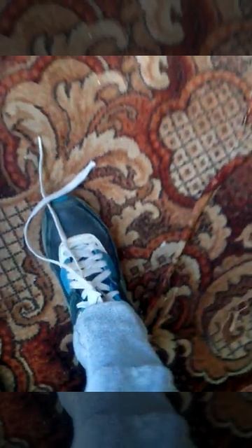 Как завязать шнурки без помощи рук СПЕЦИАЛЬНО ДЛЯ МАКСА смотреть онлайн