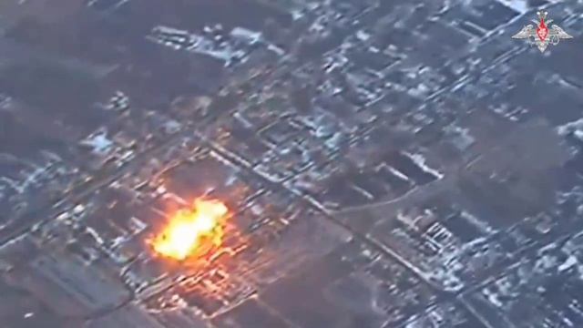 На кадрах  удары нашей авиации бомбами ФАБ-1500 и ФАБ-500 по пунктам дислокации и сосредоточения ВСУ