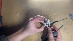 Как поменять вилку на проводе