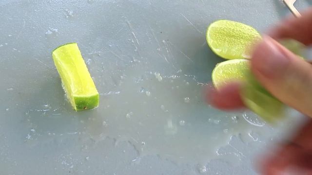 Trying 10 Clever Life Hacks to Peel and Cut Fruits and Vegetables By 5 Minute Crafts смотреть онлайн