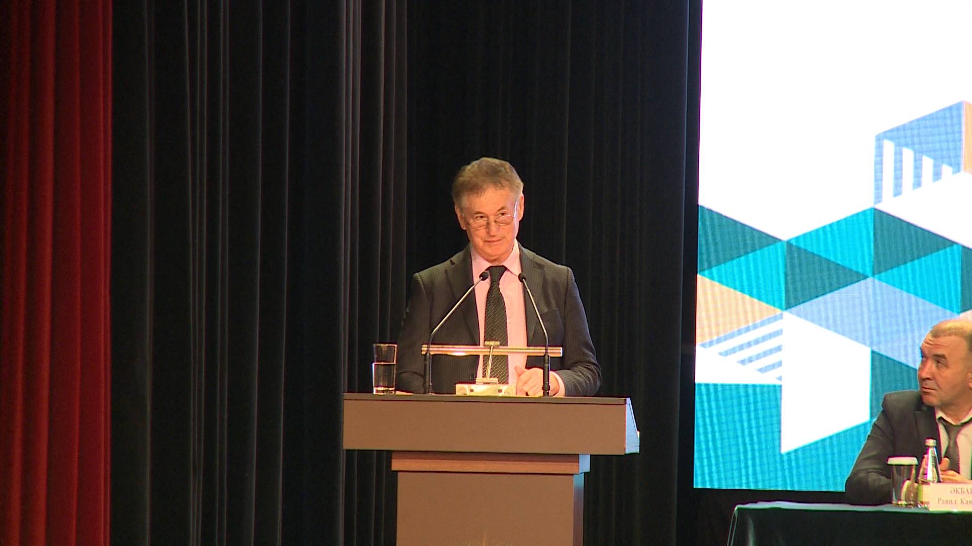 Әнвәр Алмаев: “Без хәзер Казанда гына очрашып калмыйча төбәкләрдә дә бергә җыелабыз”