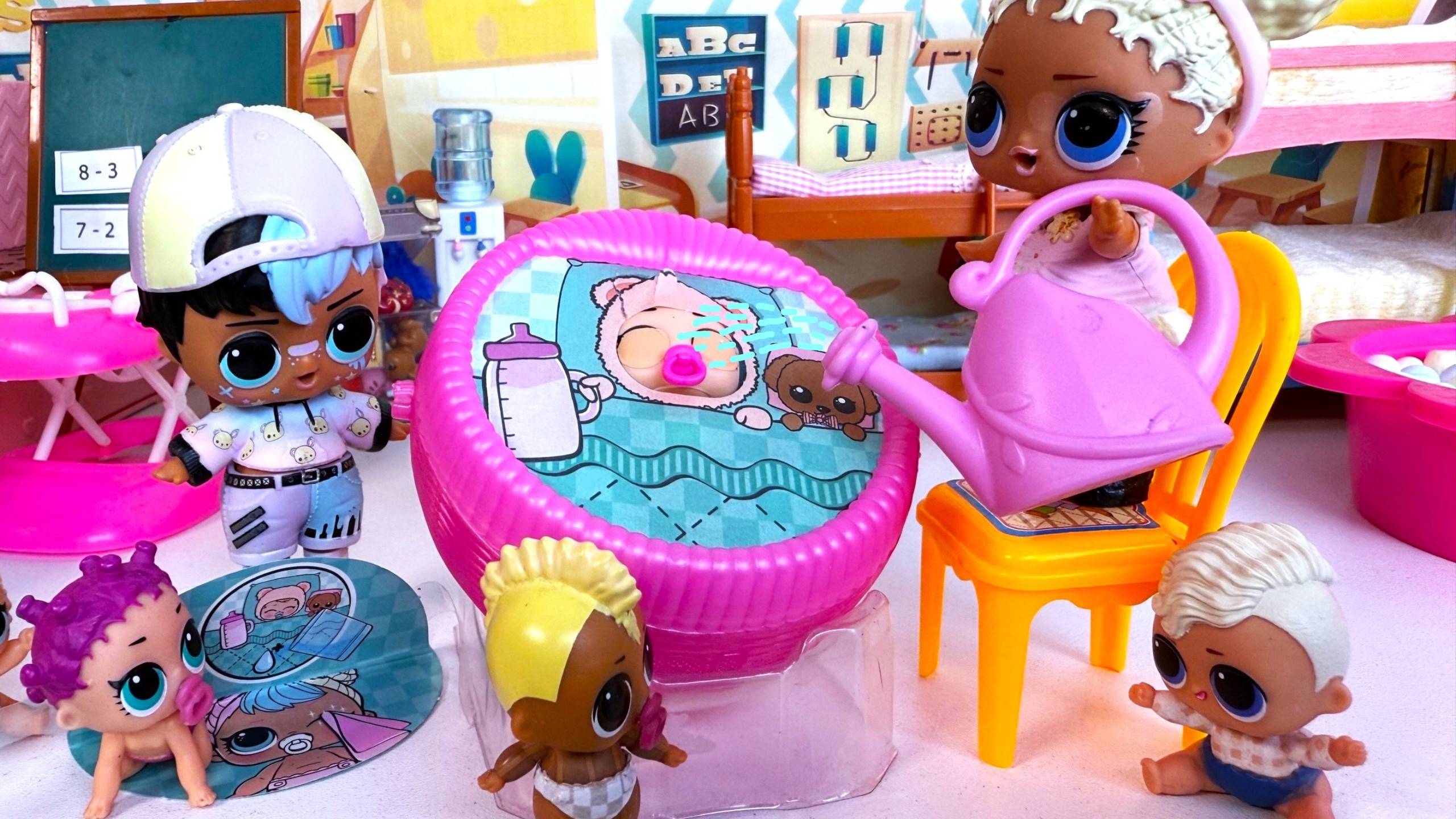 ГЛАЗКИ ЧТОБ ОТКРЫТЬ👀 - ВОДЫ НУЖНО НАЛИТЬ💦 Новенькие в детском садике ЛОЛ сюрприз мультики ДАРИНЕЛ смотреть онлайн