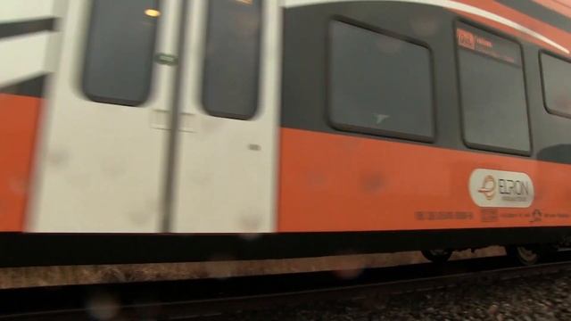 Фура и Штадлерский дизель-поезд 2318 / A truck and a Stadler DMU 2318 смотреть онлайн