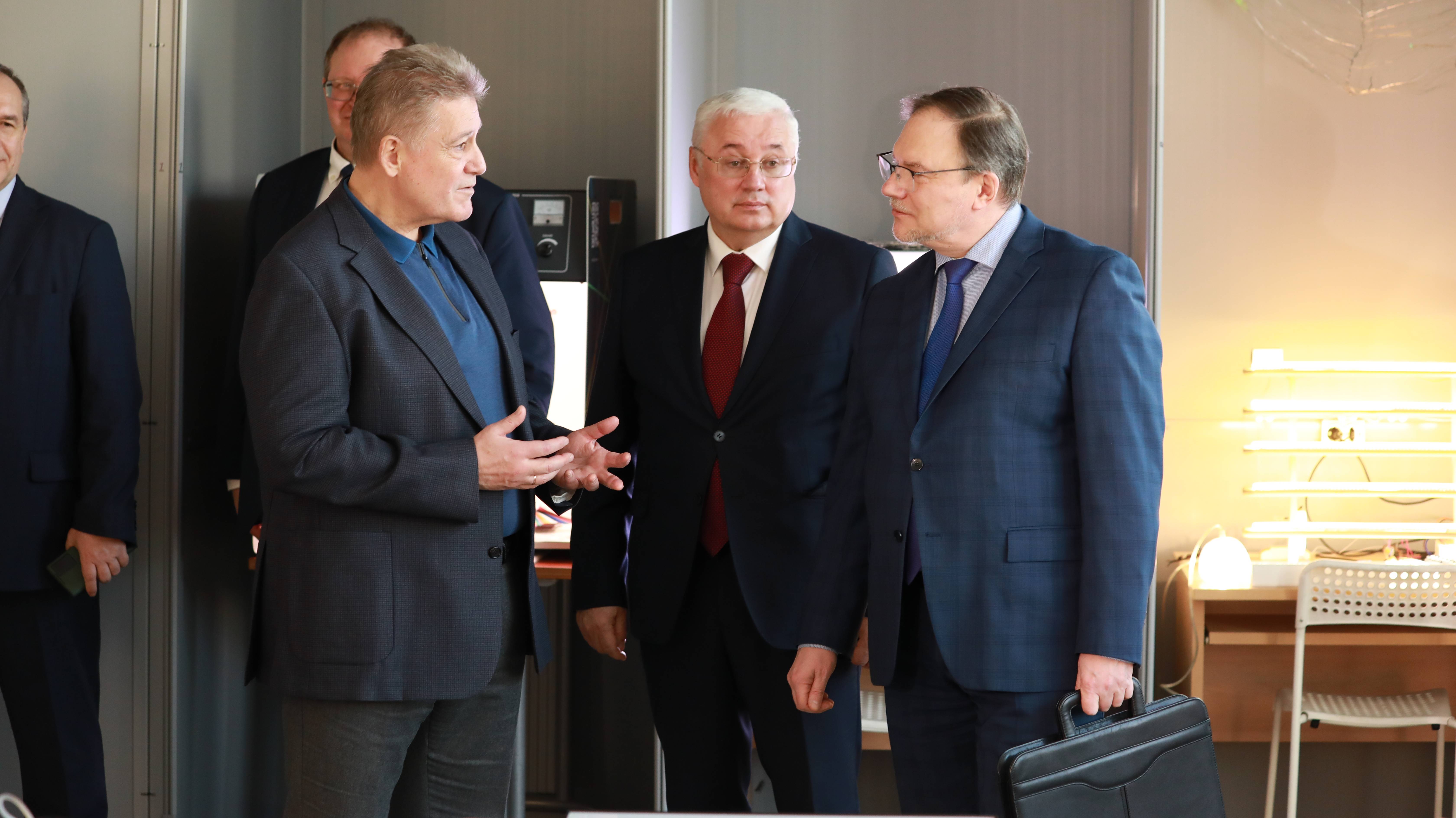 Минобрнауки провело на кафедре светотехники МЭИ совещание по преодолению дефицита кадров в отрасли смотреть онлайн