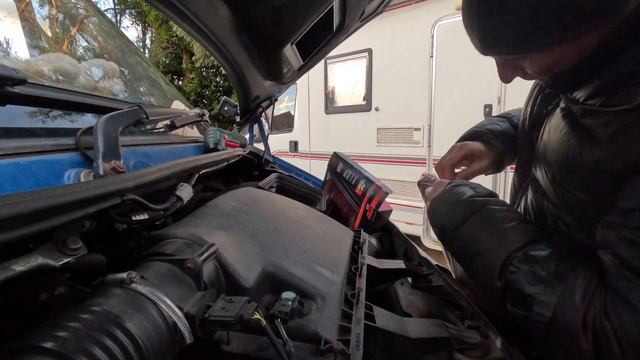 MERCEDES BENZ 906 SPRINTER AIR FILTER INC PERFORMACE REPLACEMENT K&N PROJECT CAMPER. HOW TO . смотреть онлайн