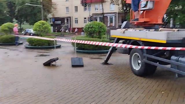 В Минске затопило Комаровский рынок. 18 июля2024г. смотреть онлайн