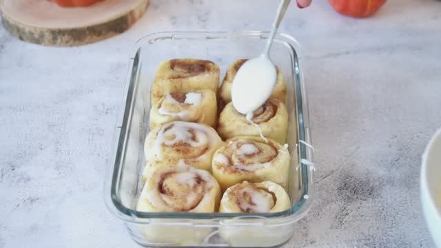 Как приготовить роллы с шоколадной начинкой внутри.