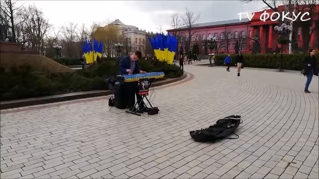 Уличный музыкант в парке Шевченко. Киев. 8.03.2019 г. смотреть онлайн