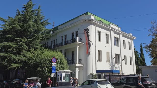 Бывший лазарет «Елы-Бахчи» в центре Алушты, Крым смотреть онлайн