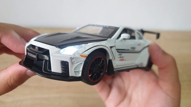 Unboxing and Reviewing 1:32 Scale Widebody Nissan GTR смотреть онлайн