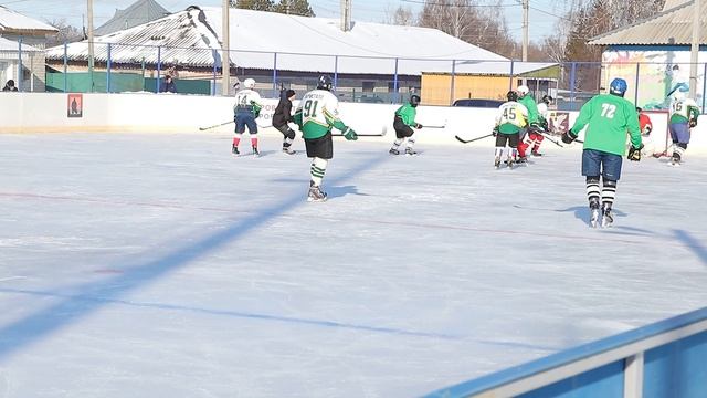 В районе состоялись соревнования по хоккею.