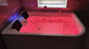 Гидромассажная ванна FRANK F152R. Размер 170на120см. Гидромассаж,аэромассаж,звёздный дождь.