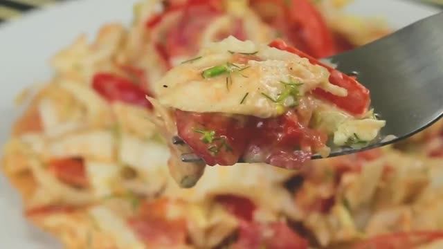 САЛАТ "ВОСТОРГ" От которого НЕВОЗМОЖНО ОТОРВАТЬСЯ! Это так вкусно, что можно готовить каждый день! смотреть онлайн