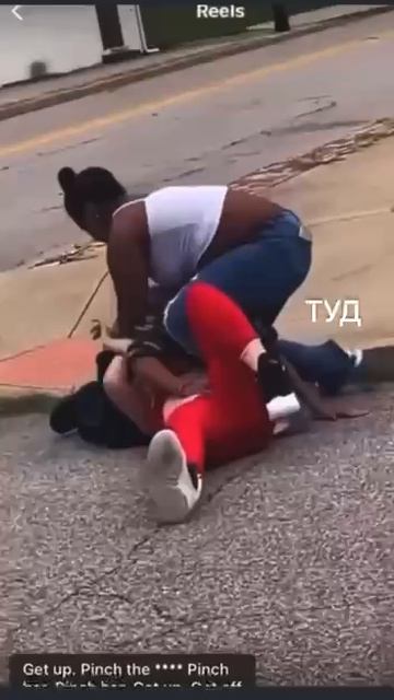 черная дыра разваливает двоих