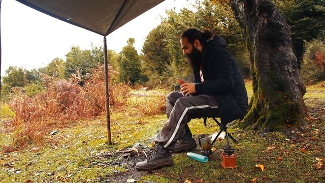 Одинокий кемпинг под проливным дождем смотреть онлайн