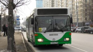 Автобус Екатеринбурга Mercedes-Benz O405N №О 125 ЕН 196 маршрут 60 на остановке "улица Декабристов"