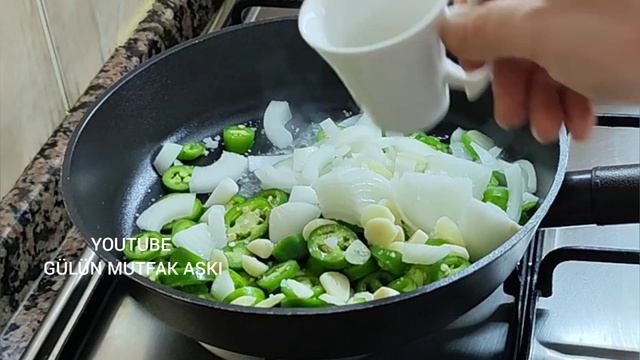 MEKSİKA BİBERİNDEN HEMEN ŞİPSAK HAZIRLANIP YİYECEĞİNİZ BİR TARİF ACI SEVENLER BURDAMI🤤 смотреть онлайн