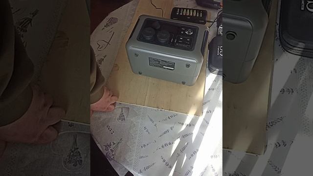 Повербанк с выходным напряжением 220В 50Гц, 12В, USB, USB-C, Wireless Power, управление Bluetooth смотреть онлайн