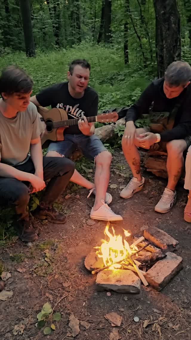 Они бежали все