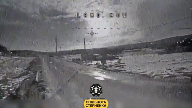 ВСУшная петушня воюет с памятниками, на кадрах удар FPV дроном по мемориалу погибшим бойцам, 2023 смотреть онлайн