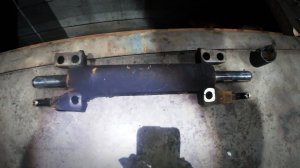 Как поменять ремкомплект на рулевом гидроцилиндре. Экскаватор погрузчик.