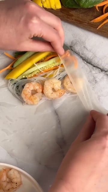 ЗАКУСКА ИЗ РИСОВОЙ БУМАГИ И КРЕВЕТОК смотреть онлайн