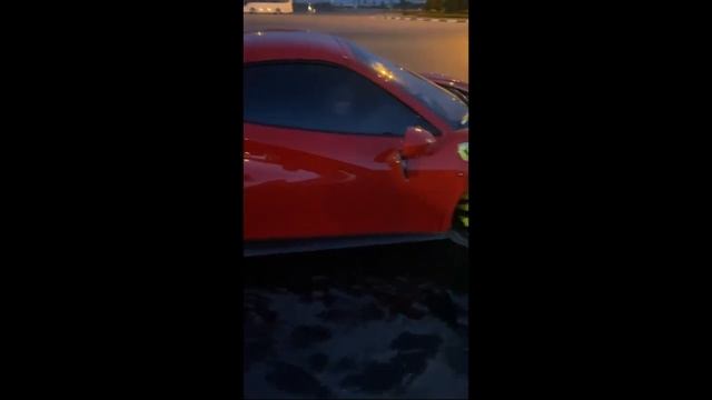 Hà Nội: Siêu xe Ferrari 488 Pista Spider và xe máy hư hỏng nặng sau tai nạn, 1 người tử vong смотреть онлайн
