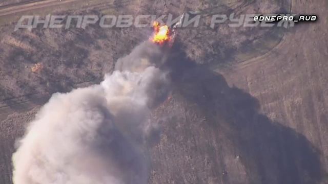 Кадры запуска на околоземную орбиту Т-72М ВСУ с помощью удара БПЛА Ланцет на Херсонском направлении смотреть онлайн