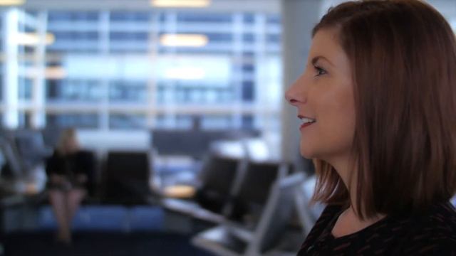 Iconic Dallas Lifestyle Blogger Puts Her Own Spin on DFW Airport смотреть онлайн