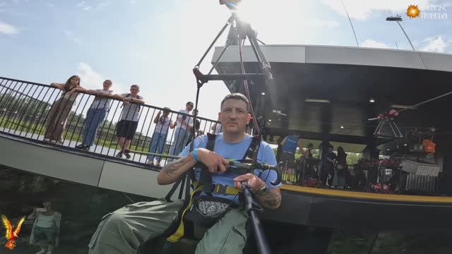 Скай парк, перелёт через Москву реку. #Феникс #Летит #Парит смотреть онлайн