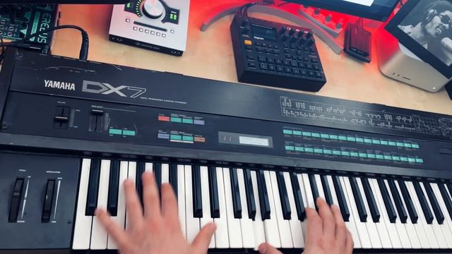 Магия ретро синтезатора Yamaha DX7 / 10 Известных мелодий на электро-пианино смотреть онлайн