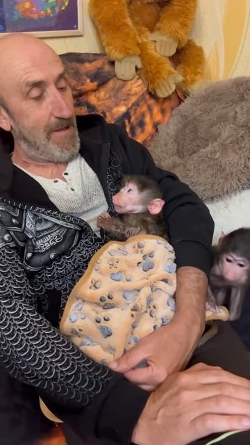 Доброе утро вам от маленьких Маняшки и Степашки))) смотреть онлайн