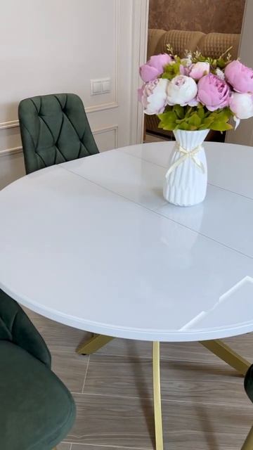 Стол Оптивайт на золотом основании и стулья Лондон олива смотреть онлайн